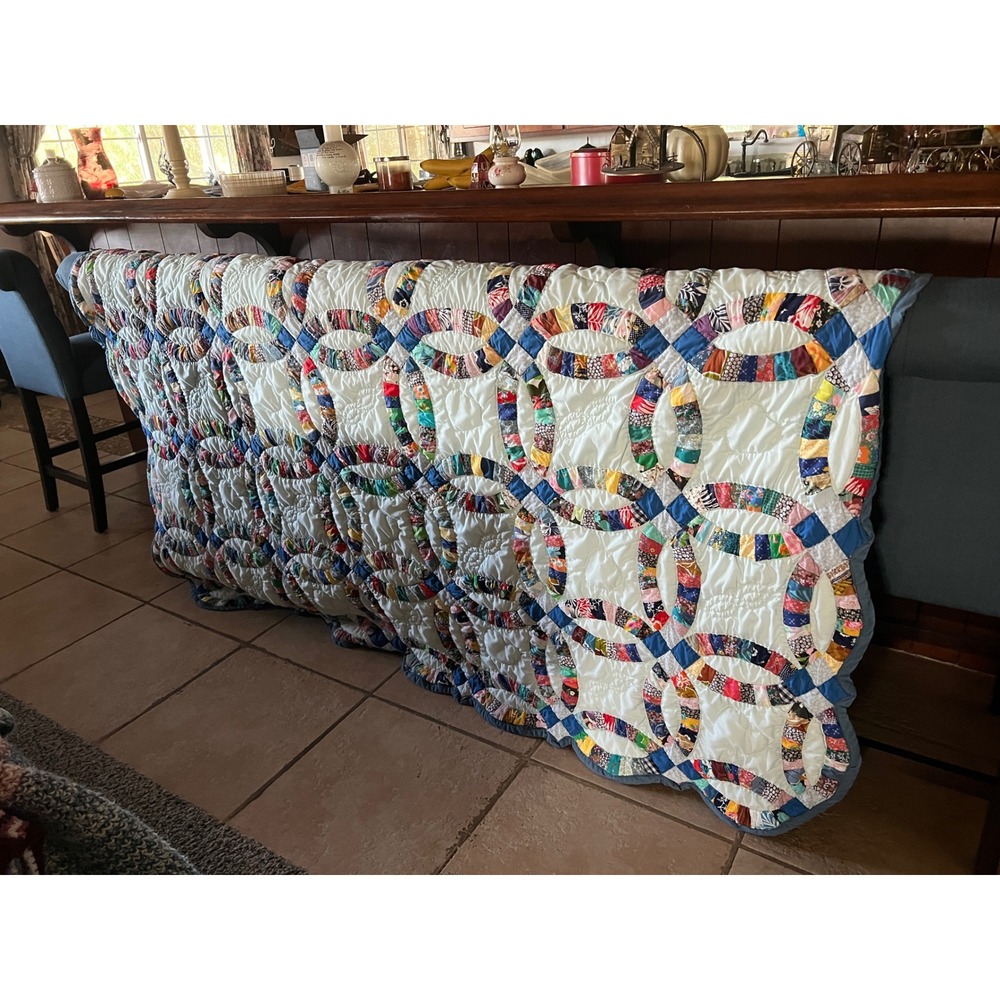 Vintage Handmade Double Wedding Ring Quilt Scalloped Edge Blue Multi 81" x 72" - Picture 11 of 12